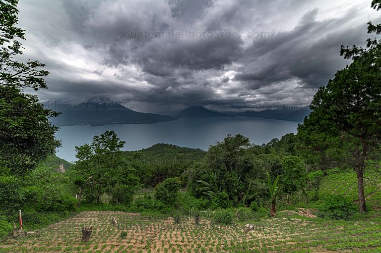 Paisaje hacia el Lago de Atitlán
