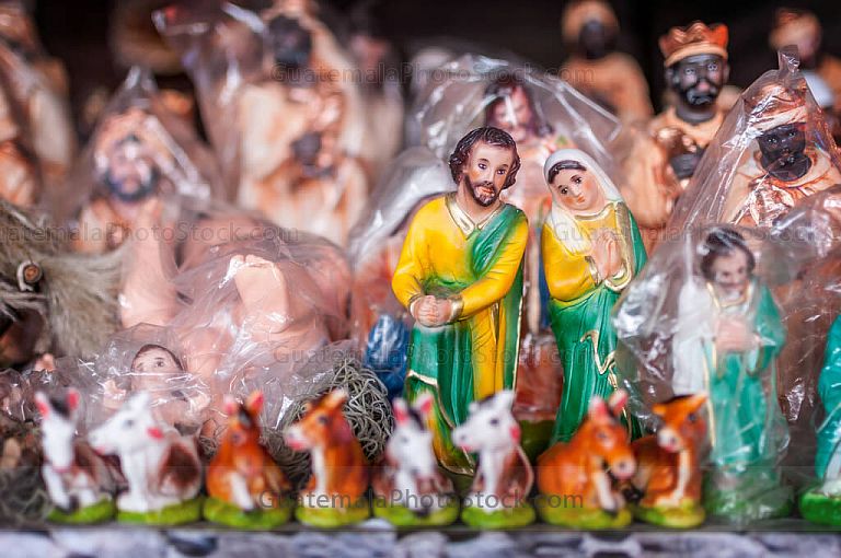 Figuras de yeso para el nacimiento