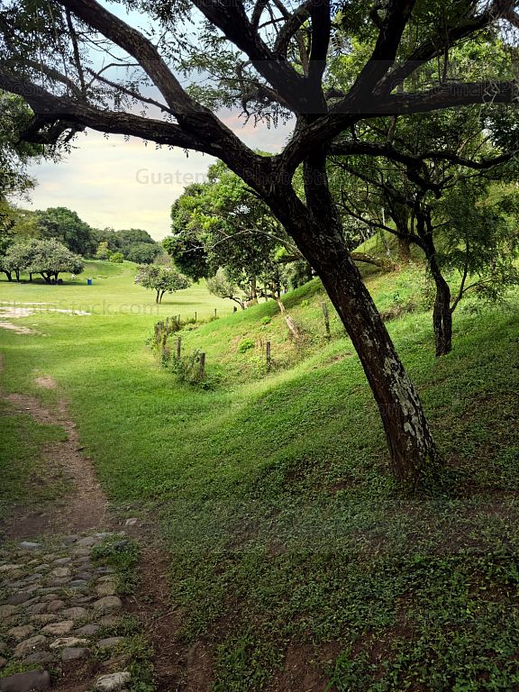 Sendero en Kaminal Juyu