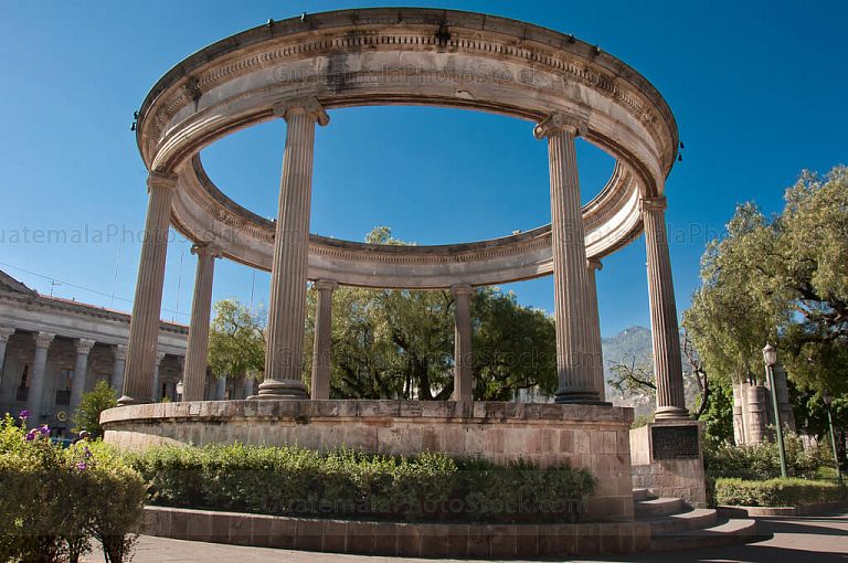 Monumento a Rafael Alvarez Ovalle