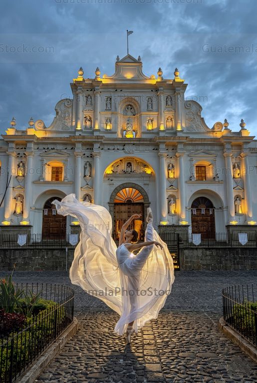 Bailarina en Antigua Guatemala