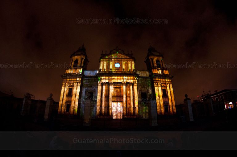 Mapping sobre la fachada de Catedral Metropolitana