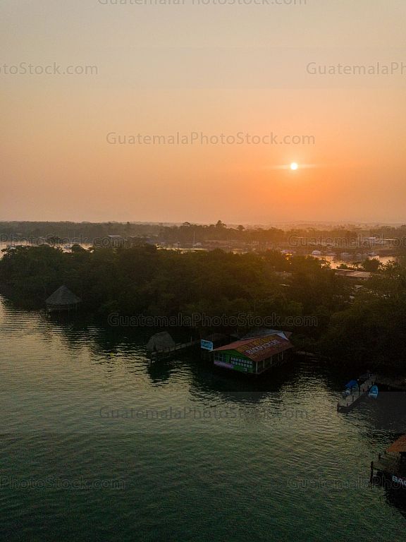 Amanecer en el puente de Río Dulce