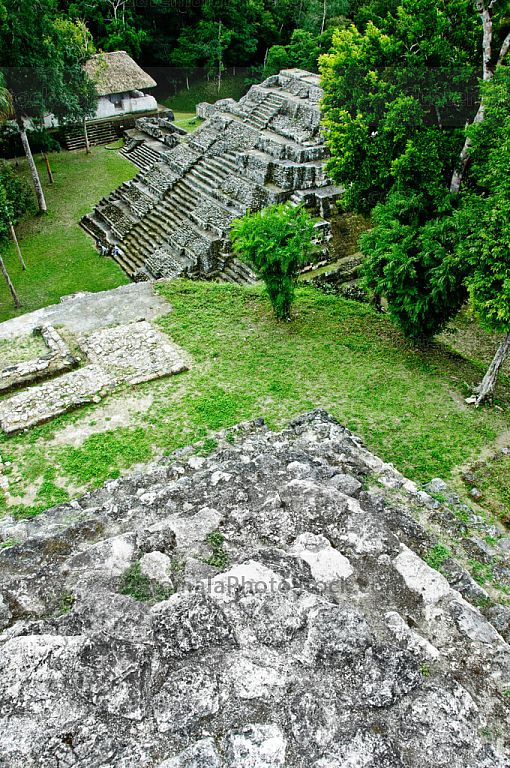 Estructuras de Yaxhá