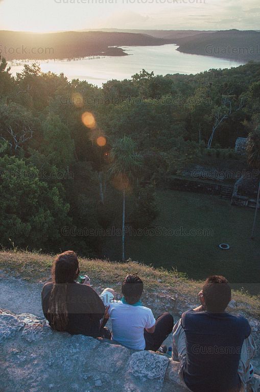 Atardecer desde el templo de las manos rojas Yaxhá