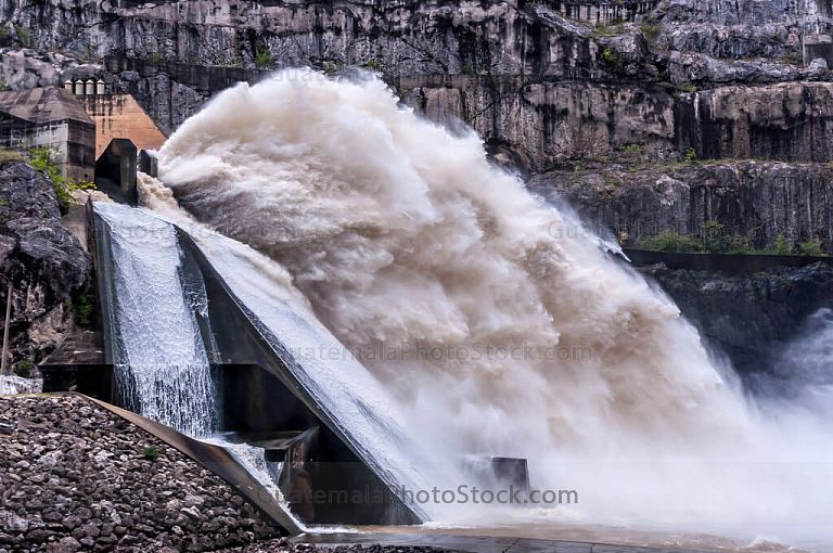 Desfogue del Embalse de la Central Hidroeléctrica Chixoy