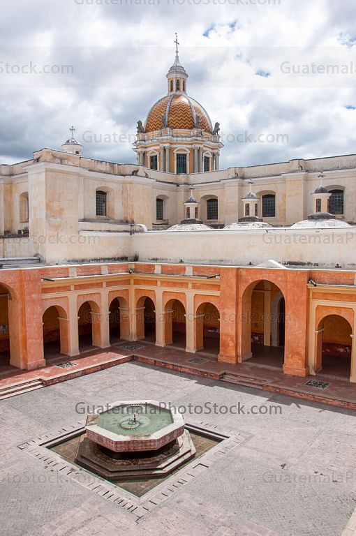 Patio del museo de la Iglesia de La Merced