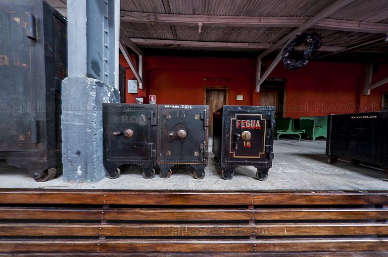 Cajas fuertes en el Museo el Ferrocarril, FEGUA
