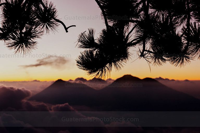 Volcán de Fuego y Volcán Acatenango