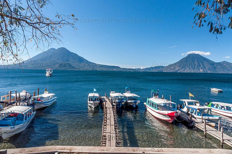 Muelle y playa pública de Panajachel