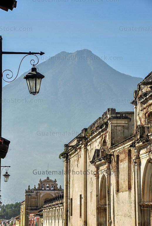 Faroles, ruinas y Volcán de Agua