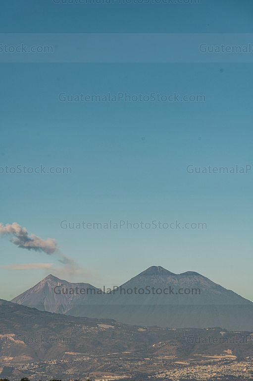 Volcán de fuego y Volcán Acatenango