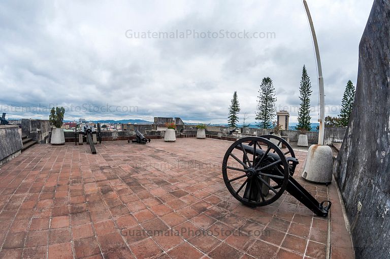 Cañones históricos en el Fuerte San José