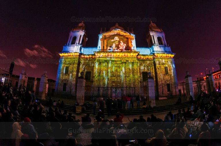 Fachada de Catedral Metropolitana iluminada por Mapping