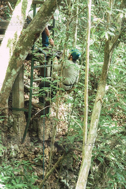 Rappel en Cueva Bombil Pek