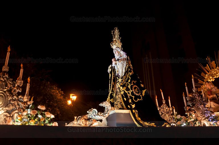 Consagrada Imagen de la Santísima Virgen de Soledad, Reina de la Humanidad