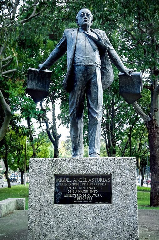 Monumento a Miguel Ángel Asturias