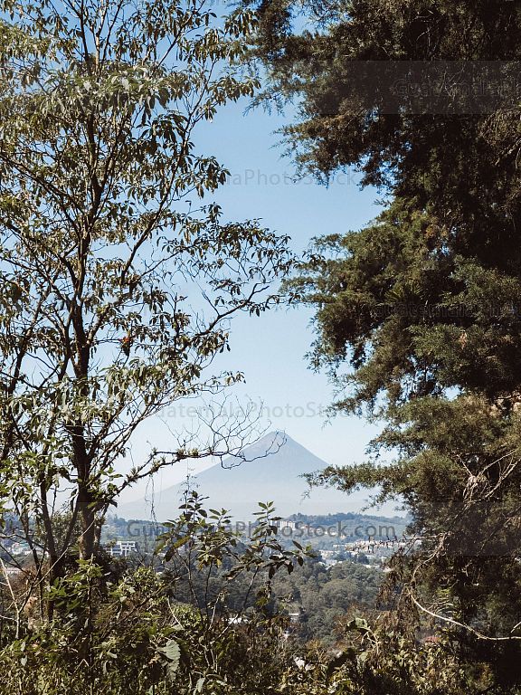 Vista hacia el Volcán de Agua