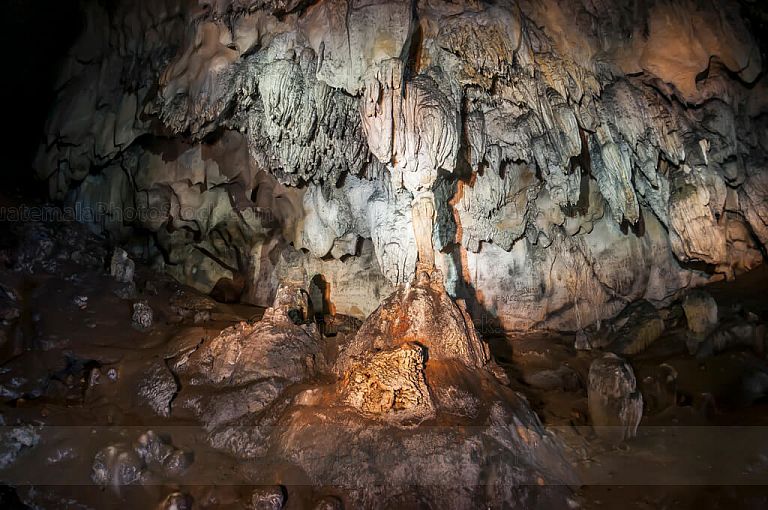 Columna en la Gruta de la aldea El Socorro