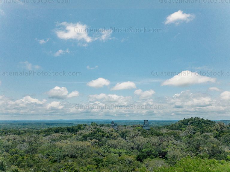 Paisaje con los templos de Tikal