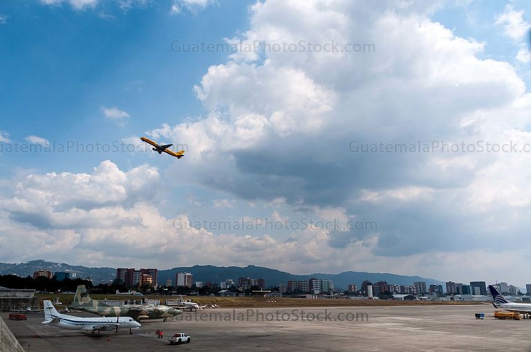 Aeropuerto Internacional La Aurora