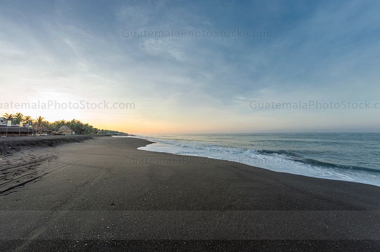 Amanecer en la Playa de Monterrico