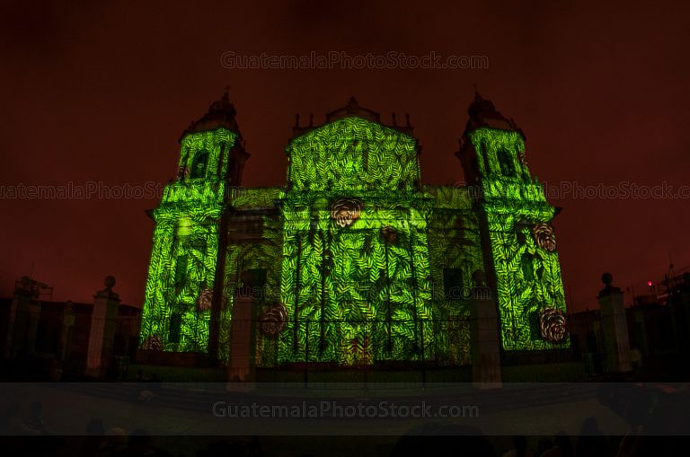 Mapping sobre la fachada de Catedral Metropolitana