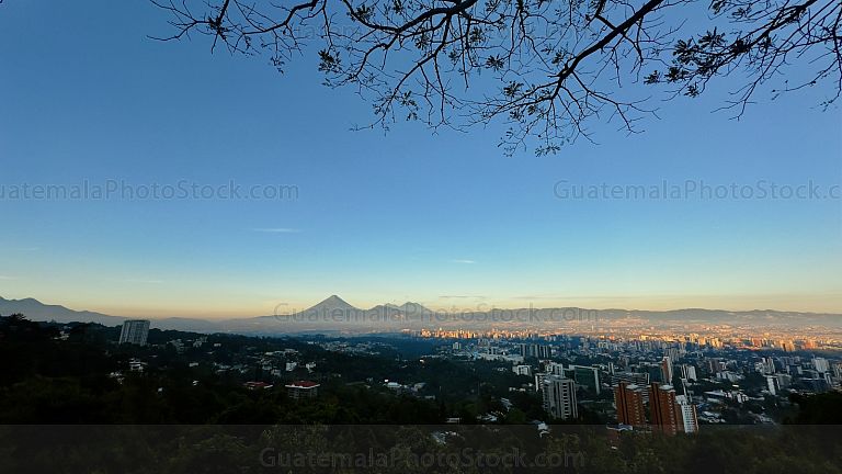 Amanecer en la Ciudad de Guatemala