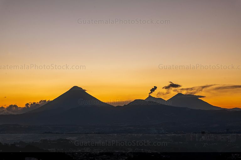 Volcanes al atardecer