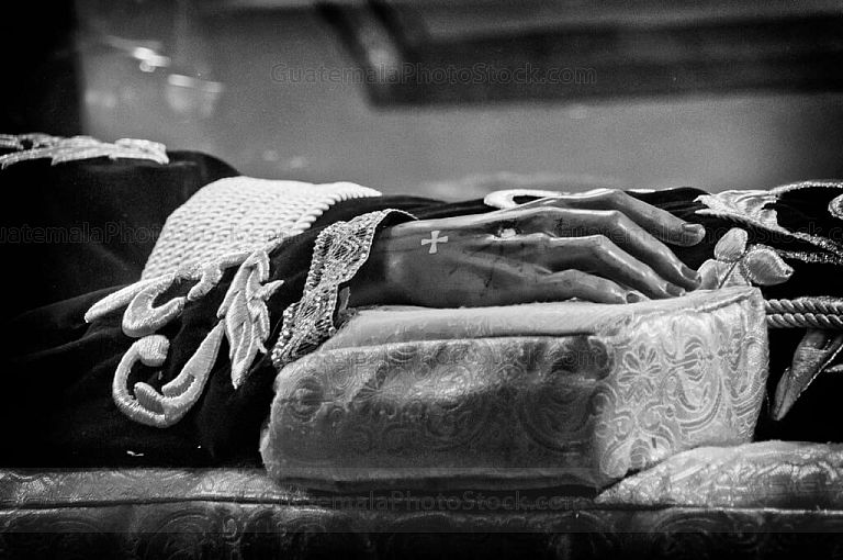 Detalle de la mano de la Consagrada Imagen del Señor Sepultado