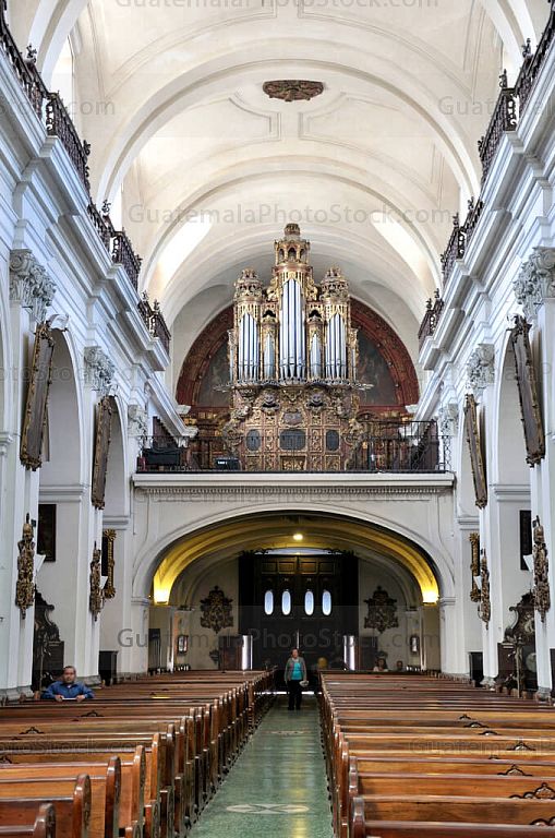 Nave central y coro alto