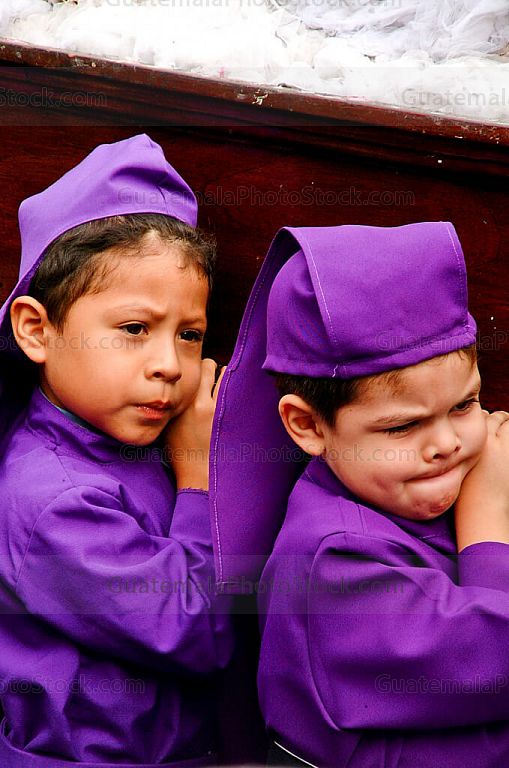 Niños cucuruchos en Procesión infantil