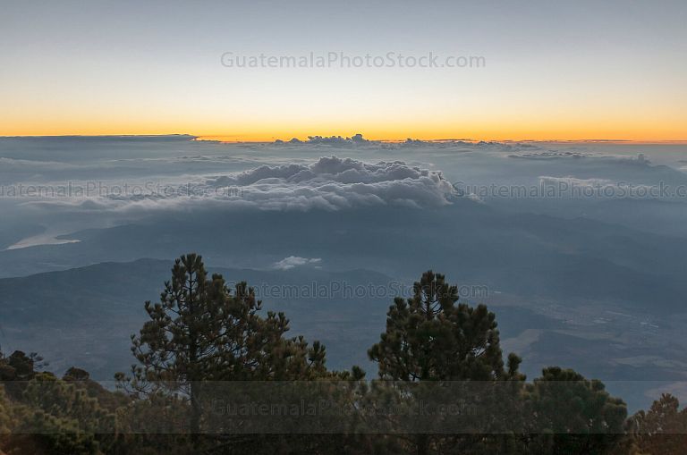 Amanecer sobre el Volcán de Pacaya