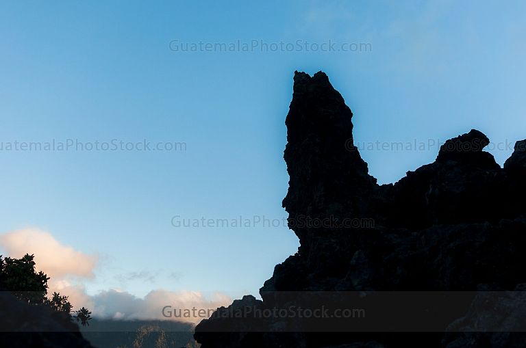 Silueta de los picos de roca en el Cerro Quemado