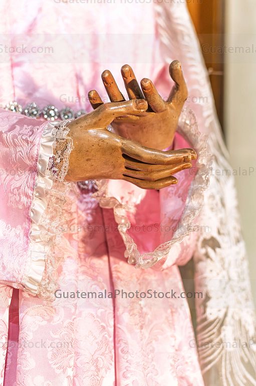 Detalles de manos de la Virgen de Dolores