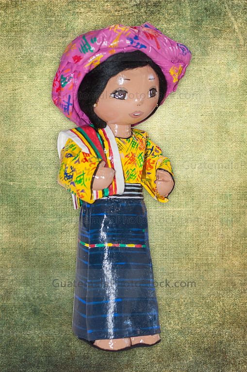 Muñeca Utzil con traje típico de Quetzaltenango