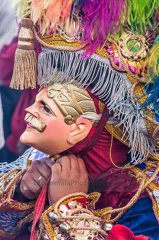 Bailador disfrazado durante la fiesta patronal de Chichicastenango