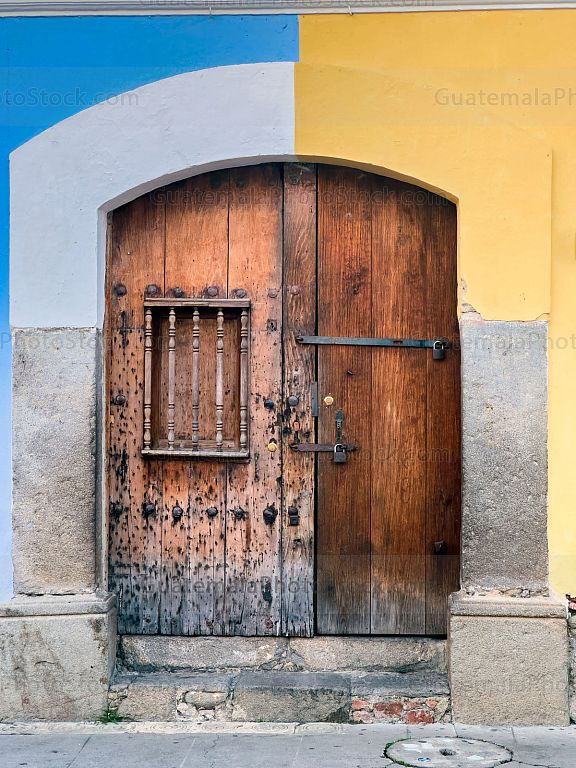 Puerta en la Calle del Arco, Antigua Guatemala