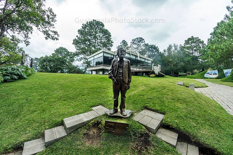 Monumento de Efrain Recinos, Santo Domingo del Cerro