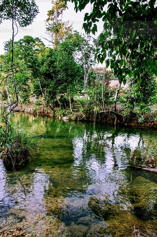 Las Monjas en el Río Machaquila