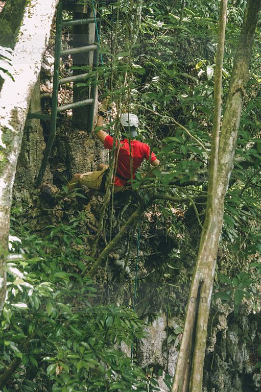 Rappel en Cueva Bombil Pek