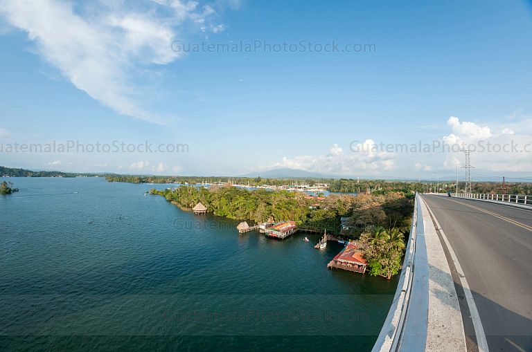 Río Dulce vista desde el puente