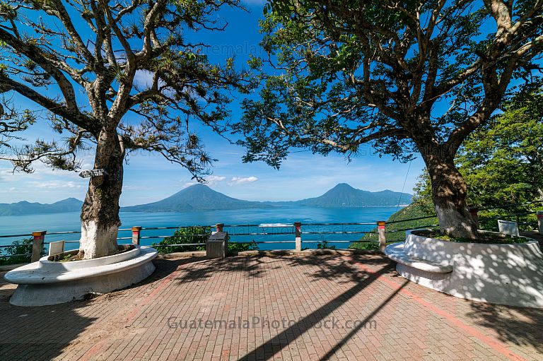 Mirador al Lago de Atitlán