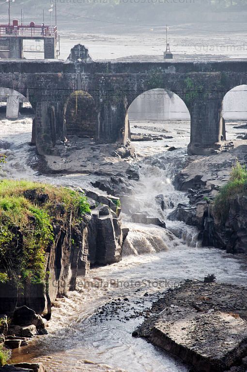 Puente y Río Los Esclavos