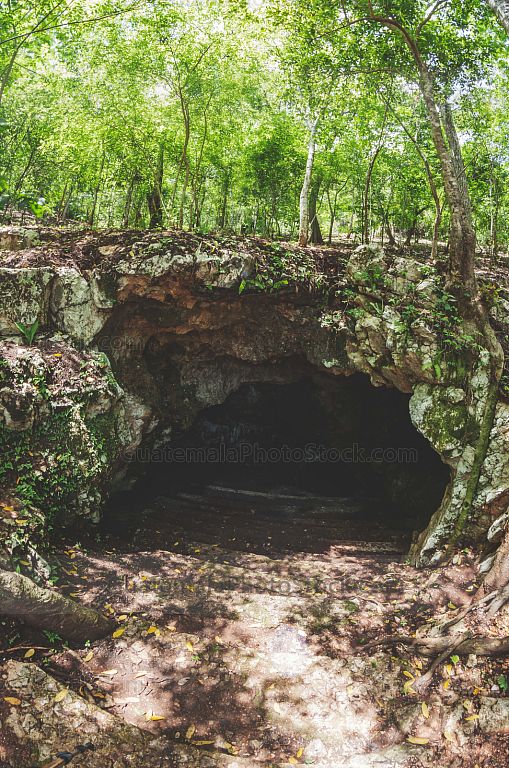 Ingreso a la Grutas de Jovitzinaj