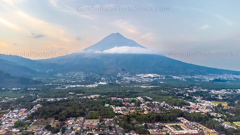 Volcán de Agua y Antigua Guatemala