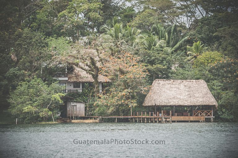 Chalet a orillas de Río Dulce