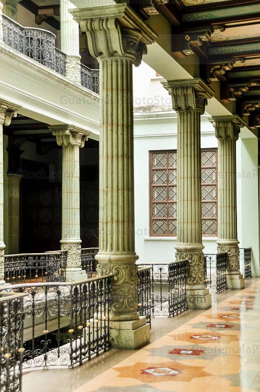 Pasillo del Palacio Nacional de la Cultura
