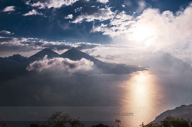 Atardecer sobre Lago de Atitlán, Sololá