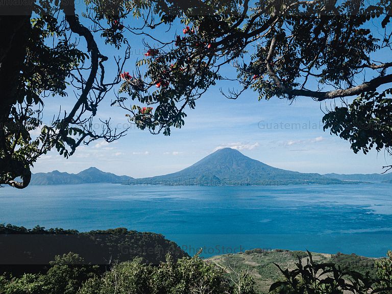 Mirador al Lago de Atitlán